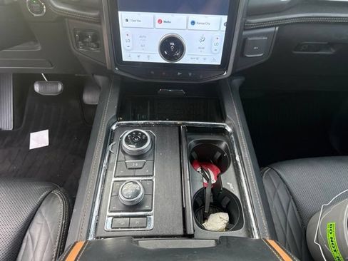 Used 2023 Ford Expedition Platinum AWD/4WD image 21