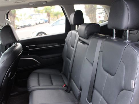 Certified 2024 Kia Telluride EX image 31