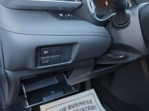 Used 2021 Toyota Highlander XLE FWD image 21