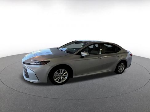 Used 2025 Toyota Camry LE image 6