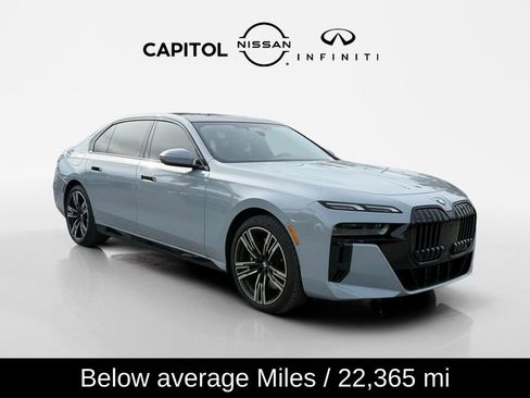 Used 2023 BMW 740i image 3