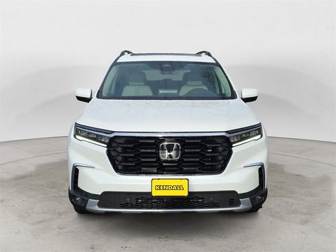 New 2025 Honda Pilot Touring image 8