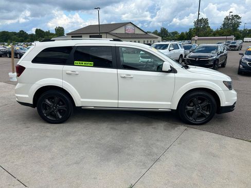 Used 2018 Dodge Journey Crossroad w/ Nav & Sun Group FWD image 4