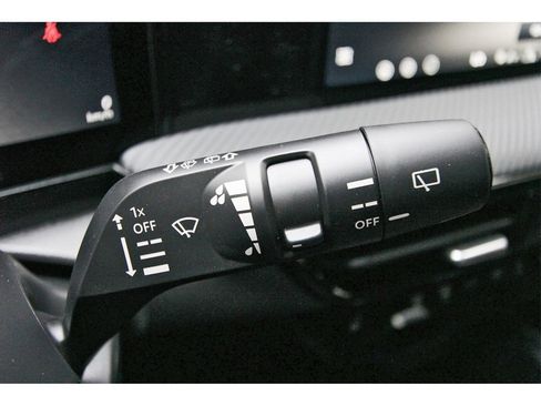 New 2026 Nissan Kicks SR image 18