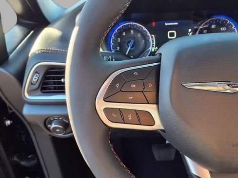 New 2026 Chrysler Pacifica Pinnacle image 9