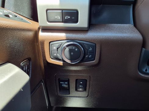 Used 2019 Ford F150 King Ranch w/ Equipment Group 601A Luxury AWD/4WD image 25