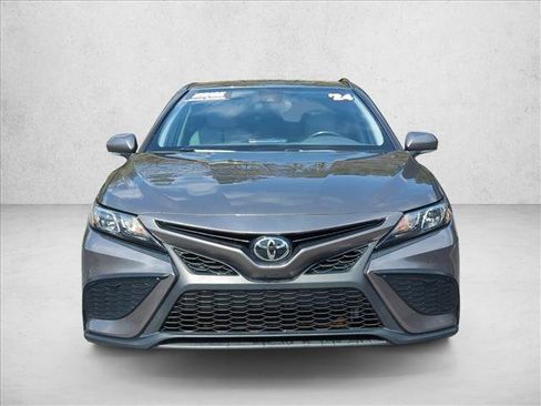 Used 2024 Toyota Camry SE image 2