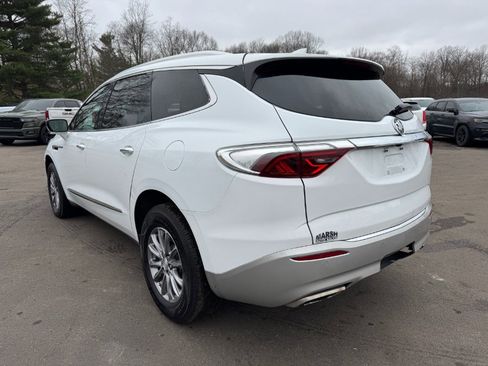 Used 2022 Buick Enclave Essence image 3