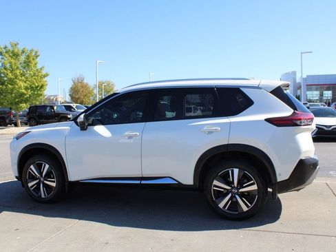 Used 2021 Nissan Rogue Platinum image 4