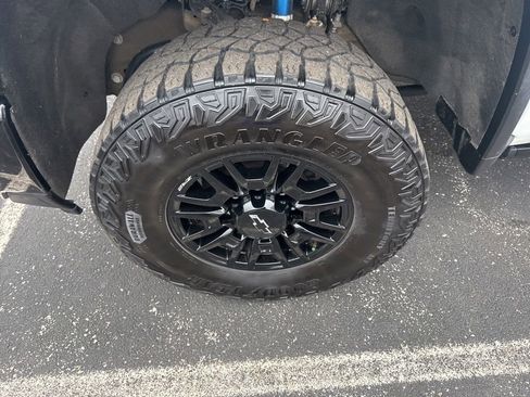 Used 2025 Chevrolet Silverado 2500 ZR2 w/ Technology Package image 28