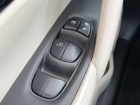 Used 2021 Nissan Rogue Sport SV w/ Technology Package FWD image 22