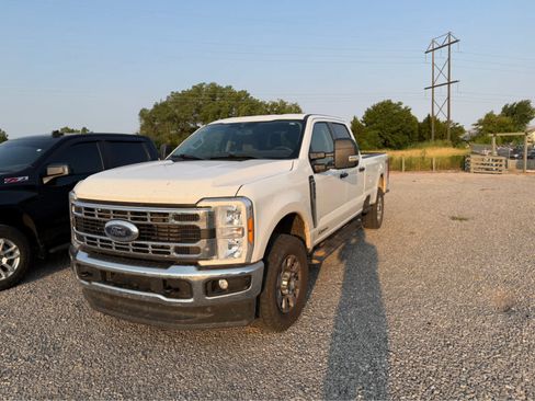 Used 2023 Ford F250 XLT w/ FX4 Off-Road Package AWD/4WD image 3