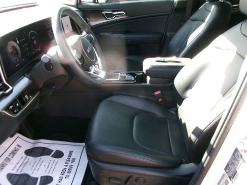 Used 2025 Kia Sportage SX image 15