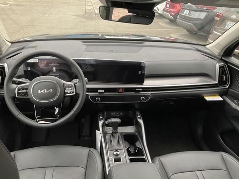 Certified 2025 Kia Sorento S image 17