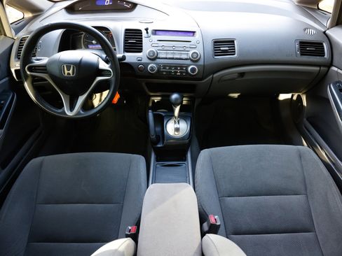 Used 2010 Honda Civic DX-VP image 2