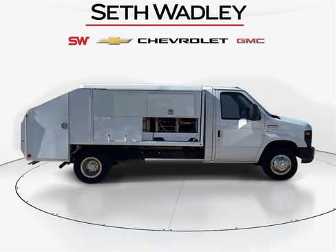 Used 2011 Ford E-450 and Econoline 450 Super Duty image 8