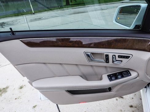Used 2016 Mercedes-Benz E 350 4MATIC Sedan image 32