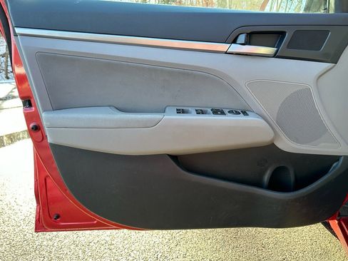 Used 2020 Hyundai Elantra SEL image 11