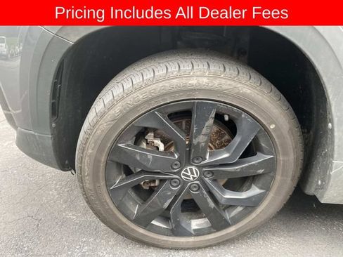 Used 2022 Volkswagen Taos SE w/ IQ.Drive SE Package AWD/4WD image 2