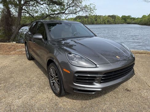 Used 2019 Porsche Cayenne image 2