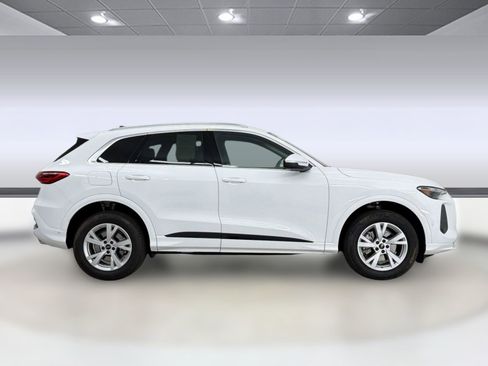 Certified 2025 Audi Q5 Premium w/ Convenience Package image 8