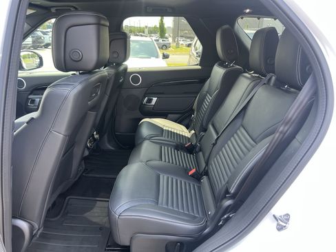 Certified 2025 Land Rover Discovery S AWD/4WD image 33