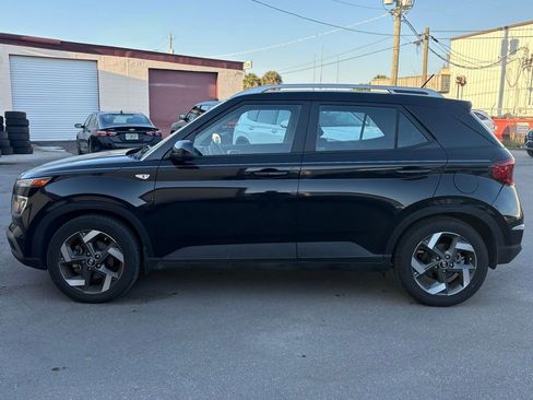 Used 2023 Hyundai Venue SEL image 5
