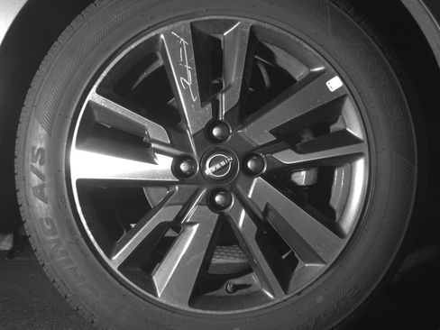 Used 2025 Nissan Versa SV FWD image 13