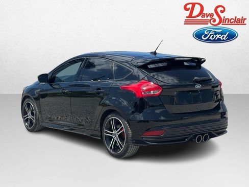 Used 2018 Ford Focus ST w/ Equipment Group 401A FWD image 9