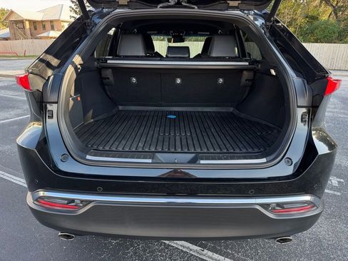 Used 2023 Toyota Venza XLE image 14