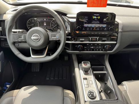 Certified 2025 Nissan Pathfinder SL AWD/4WD image 20