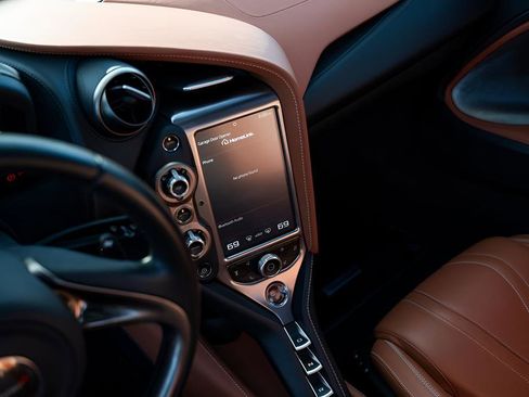 Used 2018 McLaren 720S image 39