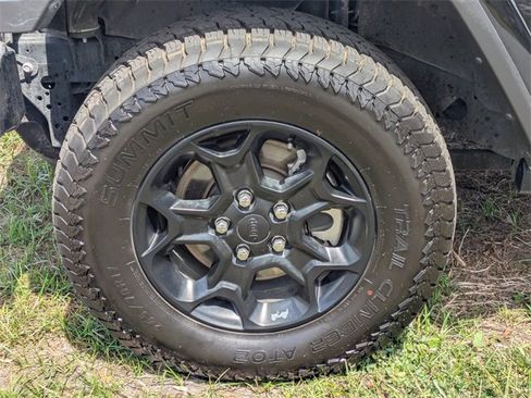 Used 2023 Jeep Gladiator Willys image 11