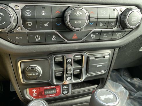 New 2026 Jeep Wrangler Unlimited Rubicon image 12