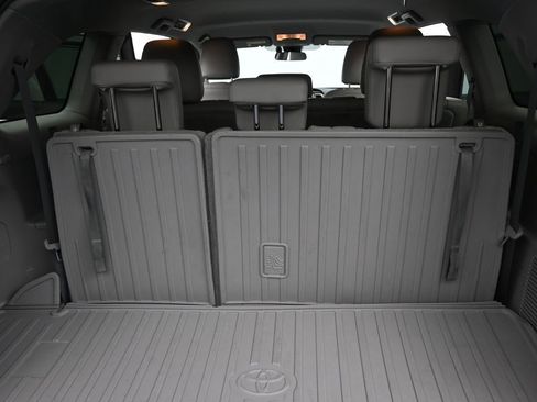 Used 2018 Toyota Highlander LE image 21