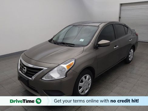 Used 2016 Nissan Versa SV FWD image 1