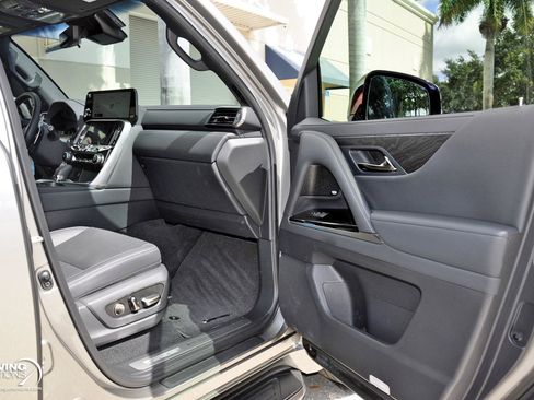 Used 2026 Lexus LX 700h Luxury AWD/4WD image 15