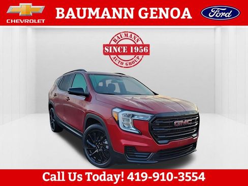 Used 2024 GMC Terrain SLE w/ Driver Convenience Package FWD image 4