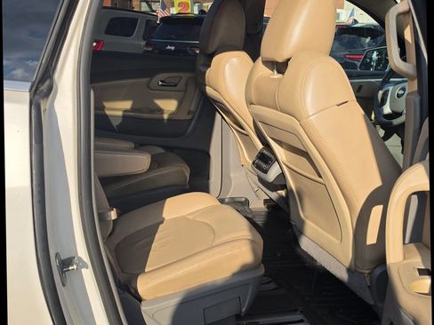 Used 2011 Chevrolet Traverse LT w/ Personal Connectivity Package FWD image 13