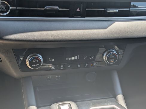 Used 2025 Mitsubishi Outlander SE FWD image 26