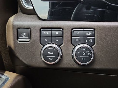 Used 2022 GMC Sierra 1500 SLT AWD/4WD image 27