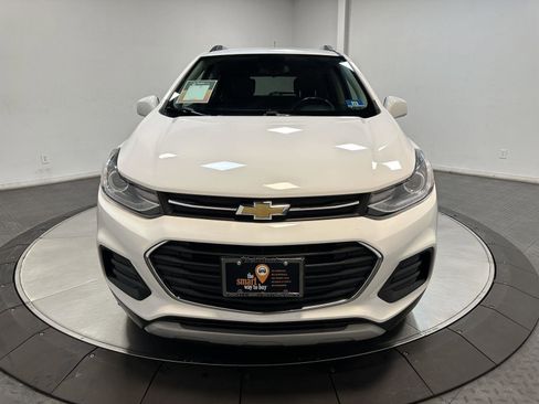 Used 2019 Chevrolet Trax LT w/ LT Convenience Package image 4