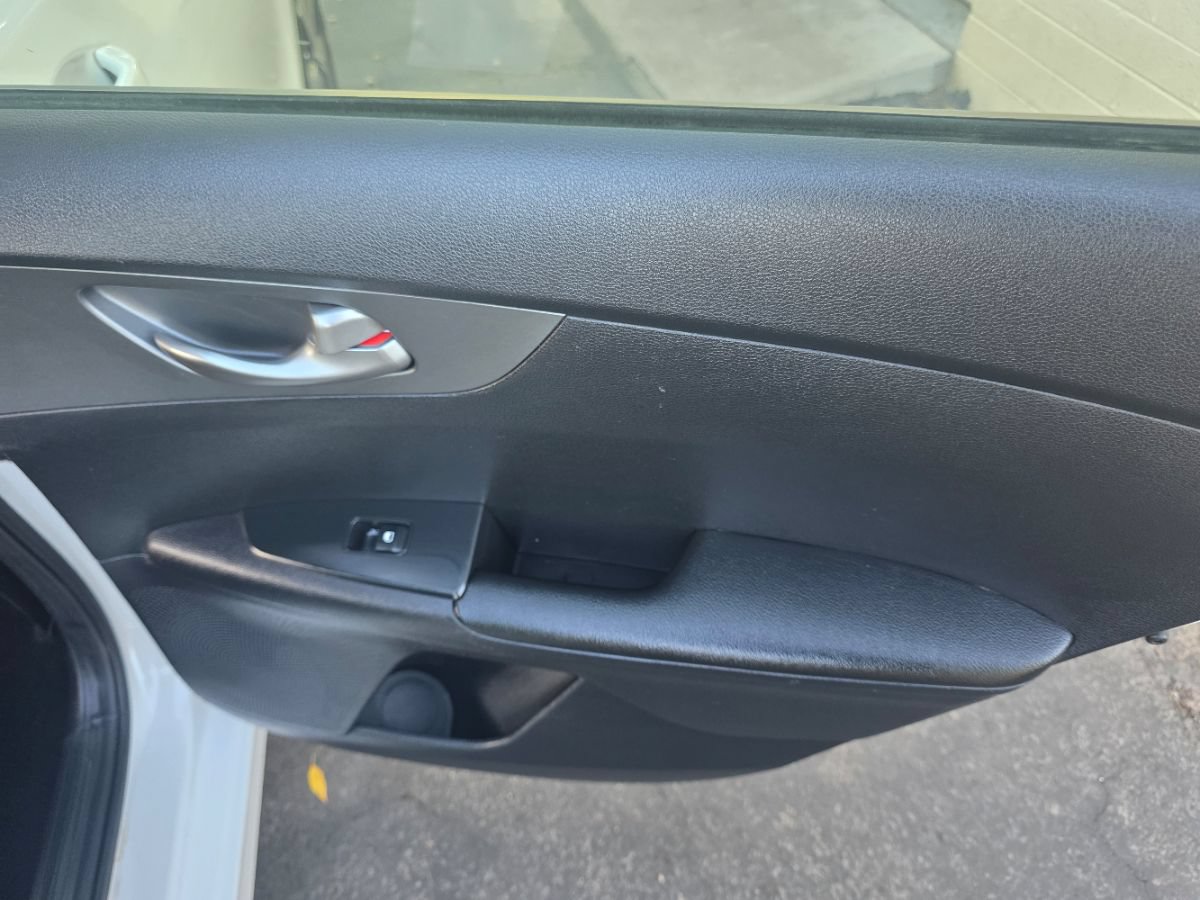 Used 2020 Kia Forte LXS FWD image 27