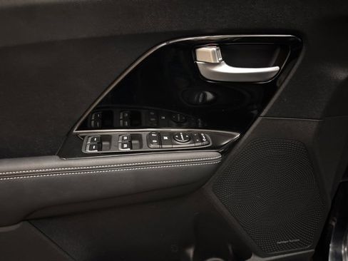 Used 2022 Kia Niro EX w/ Cold Weather Package image 10