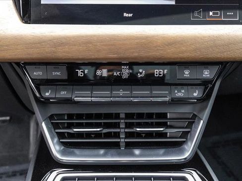 Used 2023 Audi e-tron GT Premium Plus image 19