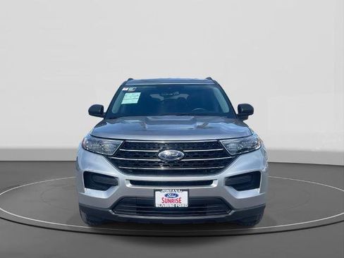 Certified 2023 Ford Explorer XLT image 3