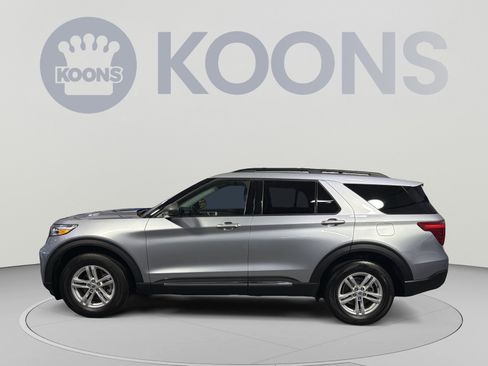 Used 2023 Ford Explorer XLT w/ Equipment Group 202A AWD/4WD image 2