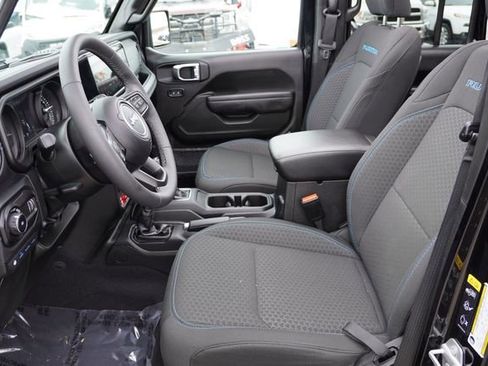 Certified 2025 Jeep Wrangler Unlimited Rubicon 4xe w/ Safety Group image 17