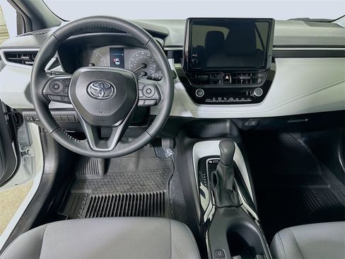 Used 2025 Toyota Corolla SE image 17
