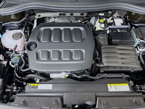 Used 2025 Volkswagen Tiguan SE w/ Panoramic Sunroof Package image 27